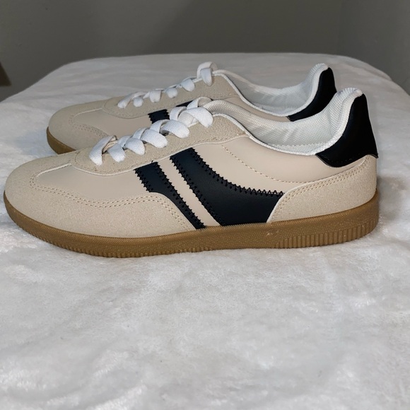 🆕 Madden Girl women’s sneakers - Picture 1 of 7